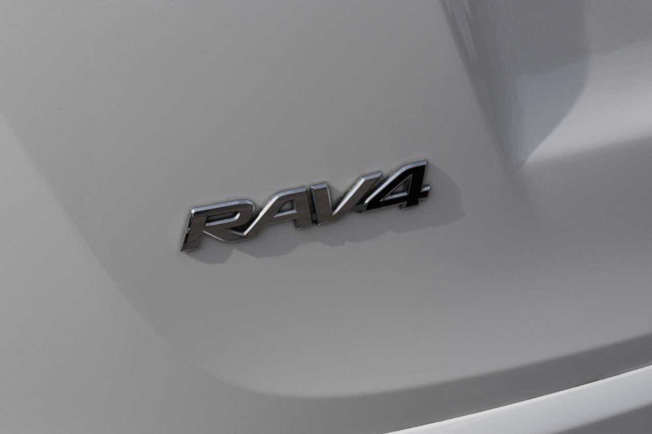 Toyota RAV4 Hybrid XLE AWD 2018