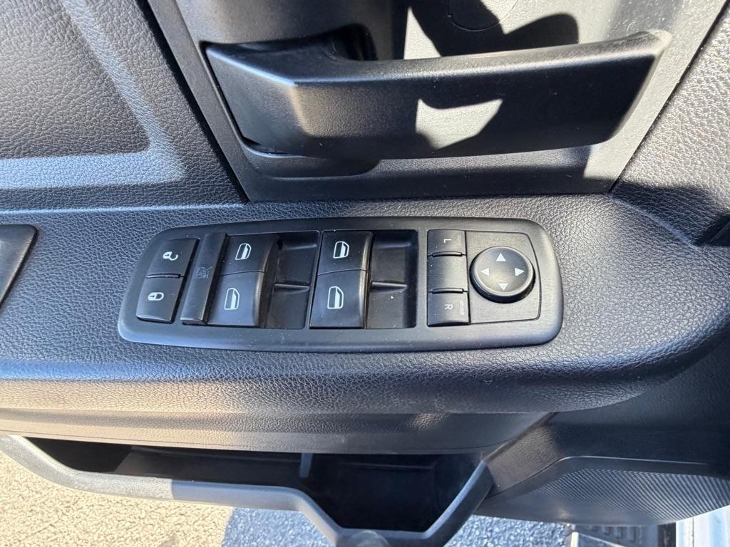 RAM 2500 Tradesman Crew Cab LWB 4WD 2015