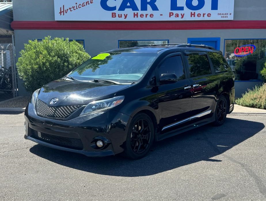 2017 Toyota Sienna SE 8-Passenger