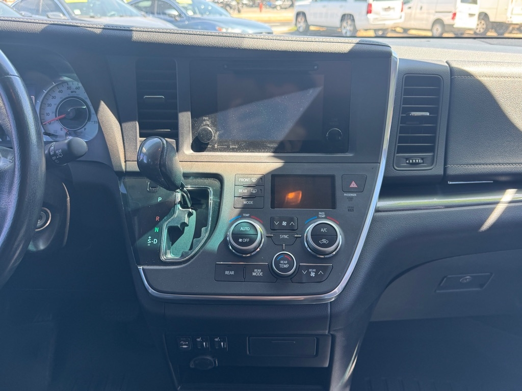 Toyota Sienna SE 8-Passenger 2017