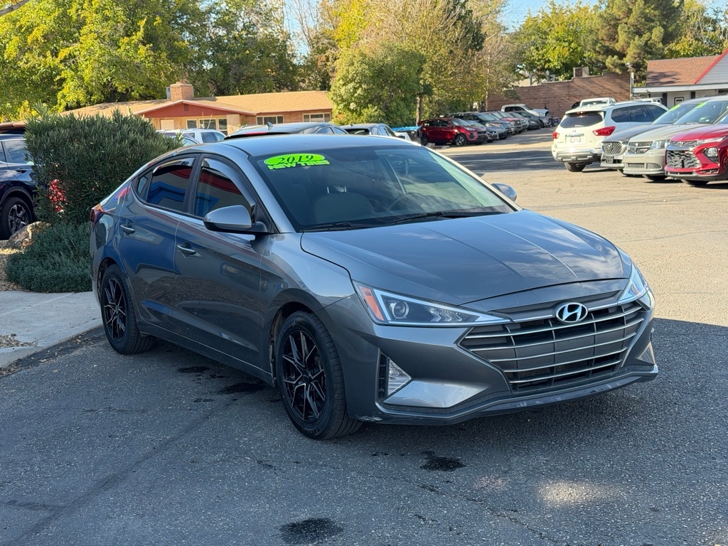 Hyundai Elantra SE 6M 2019