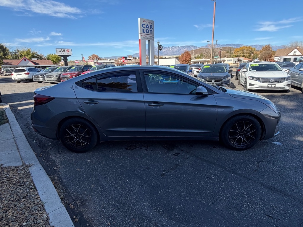 Hyundai Elantra SE 6M 2019
