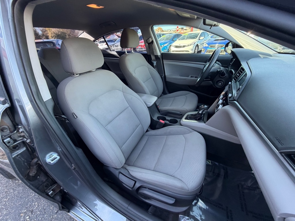 Hyundai Elantra SE 6M 2019