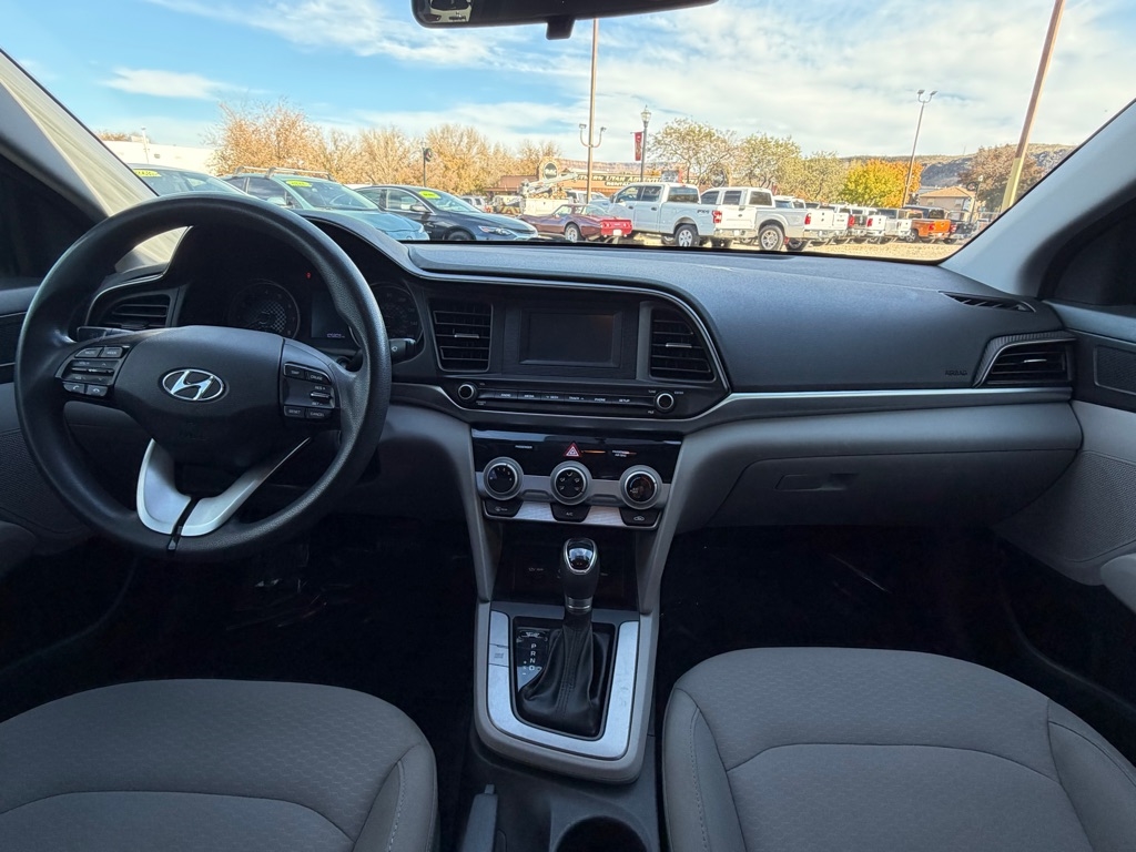 Hyundai Elantra SE 6M 2019