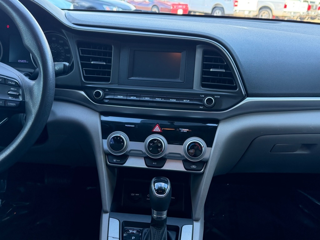 Hyundai Elantra SE 6M 2019