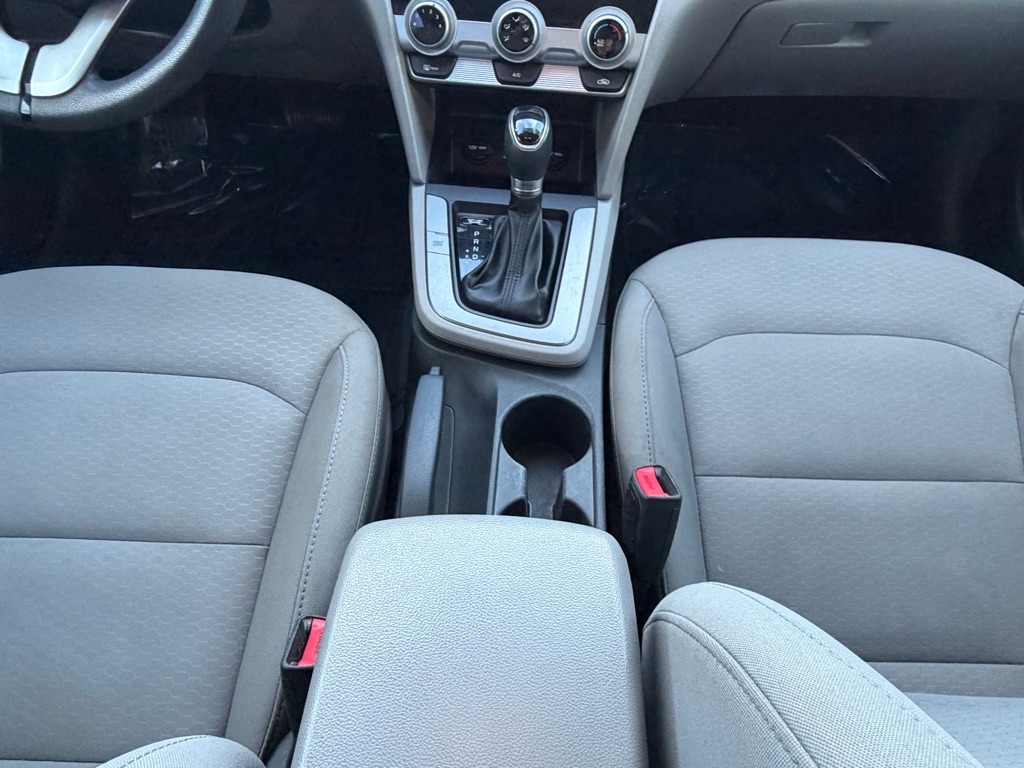 Hyundai Elantra SE 6M 2019