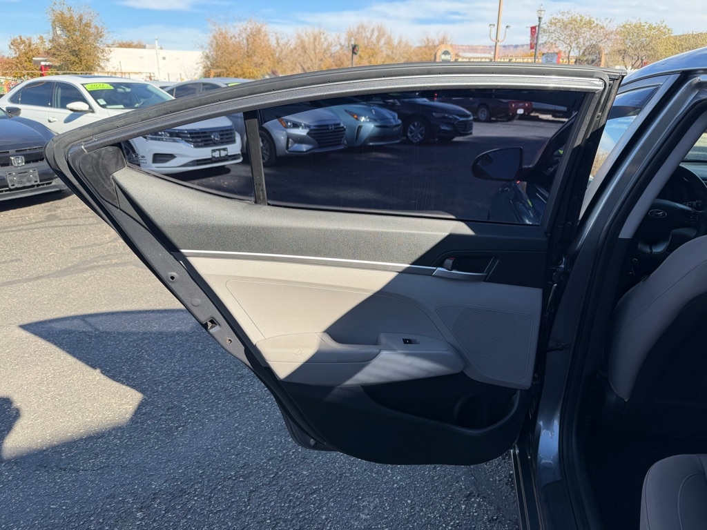 Hyundai Elantra SE 6M 2019