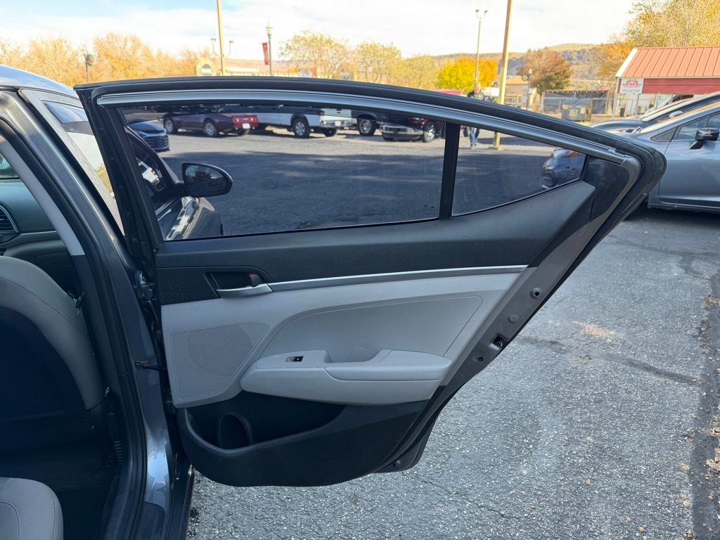 Hyundai Elantra SE 6M 2019