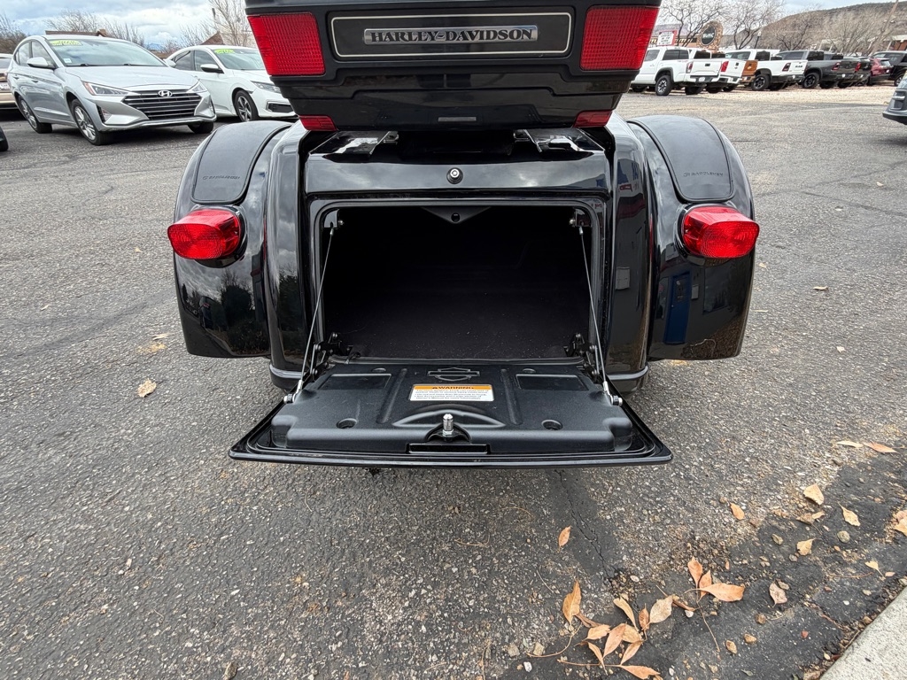 Harley-Davidson FLHTCUTG  2013