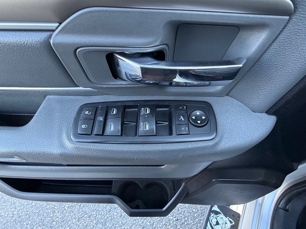 RAM 2500 SLT Crew Cab SWB 4WD 2016