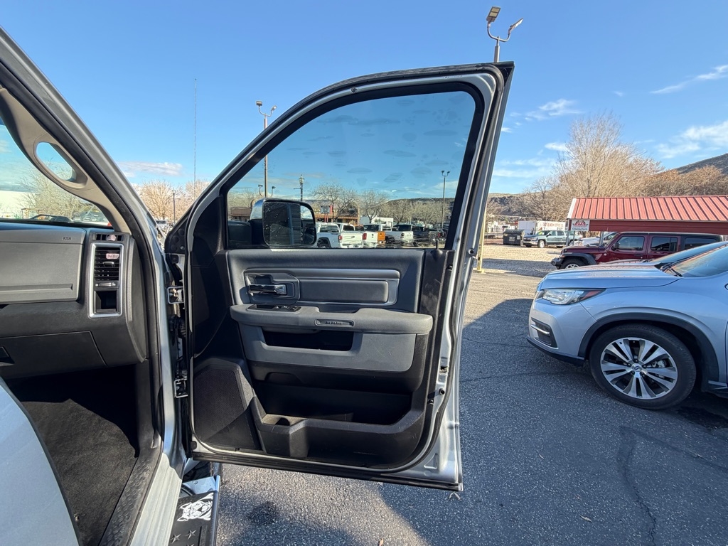 RAM 2500 SLT Crew Cab SWB 4WD 2016