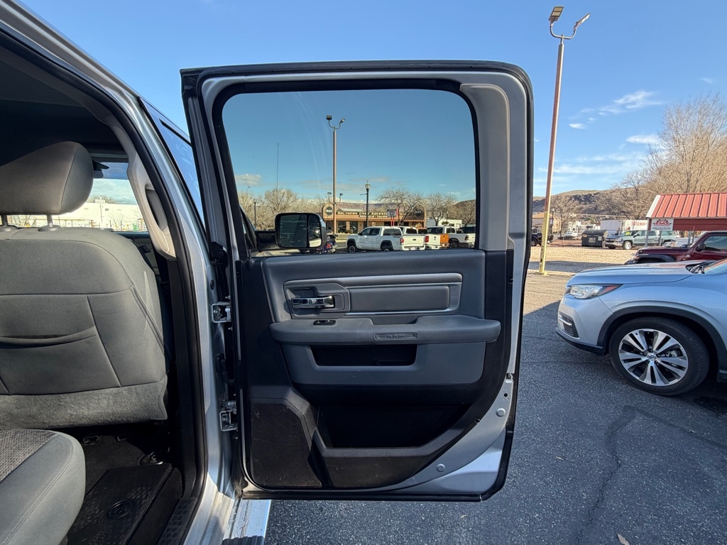 RAM 2500 SLT Crew Cab SWB 4WD 2016