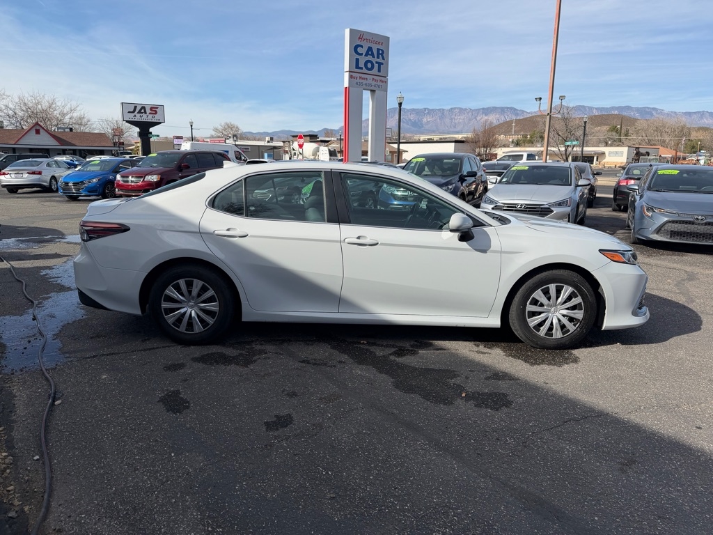 Toyota Camry Hybrid LE 2022