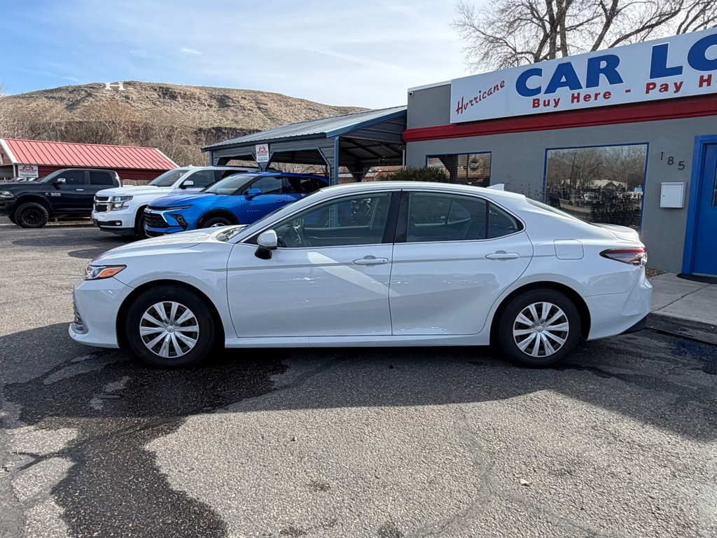 Toyota Camry Hybrid LE 2022