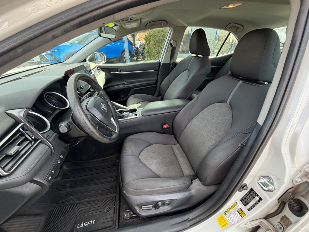 Toyota Camry Hybrid LE 2022