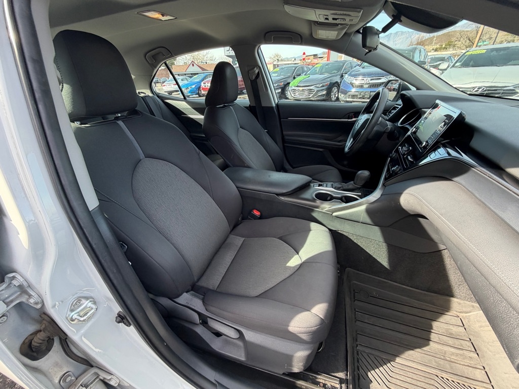 Toyota Camry Hybrid LE 2022