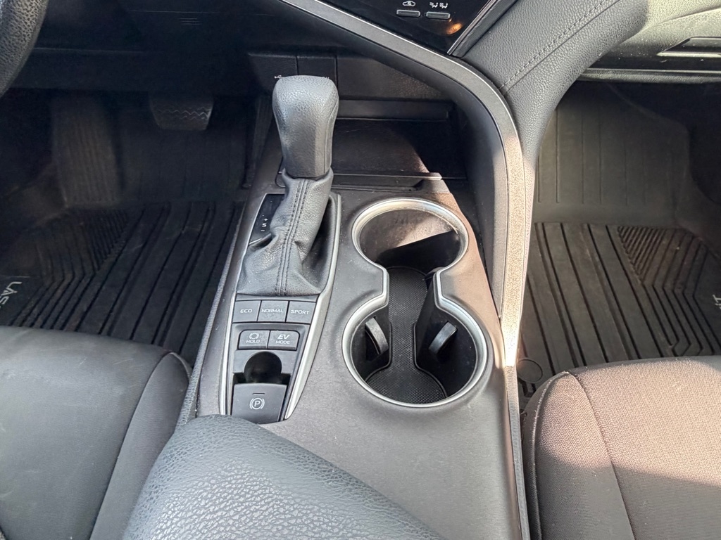 Toyota Camry Hybrid LE 2022