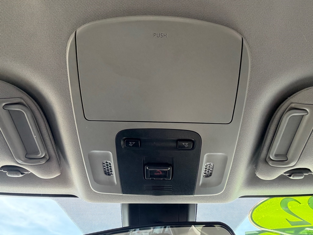 Toyota Camry Hybrid LE 2022