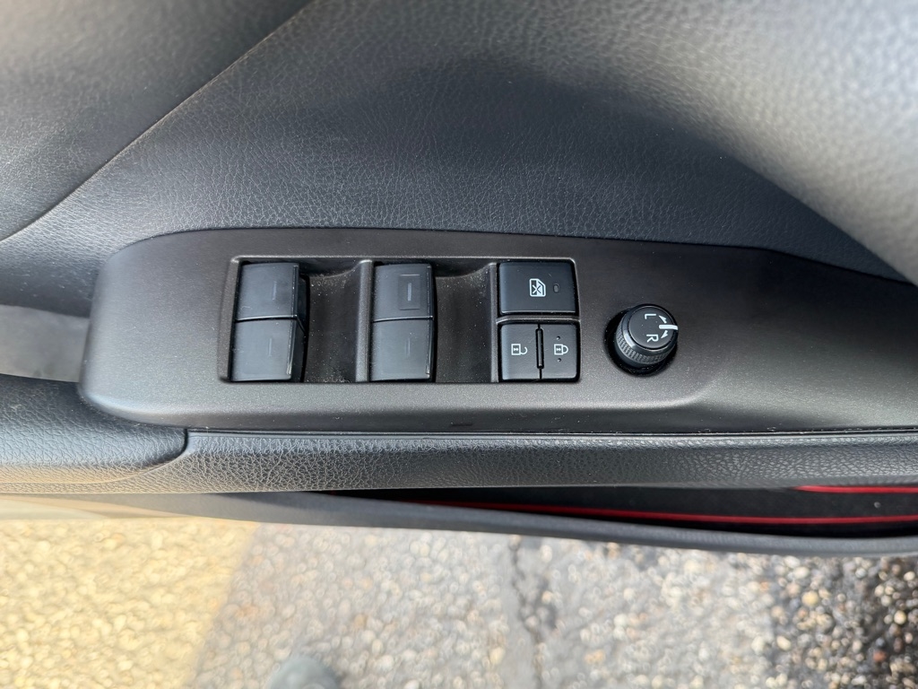 Toyota Camry Hybrid LE 2022