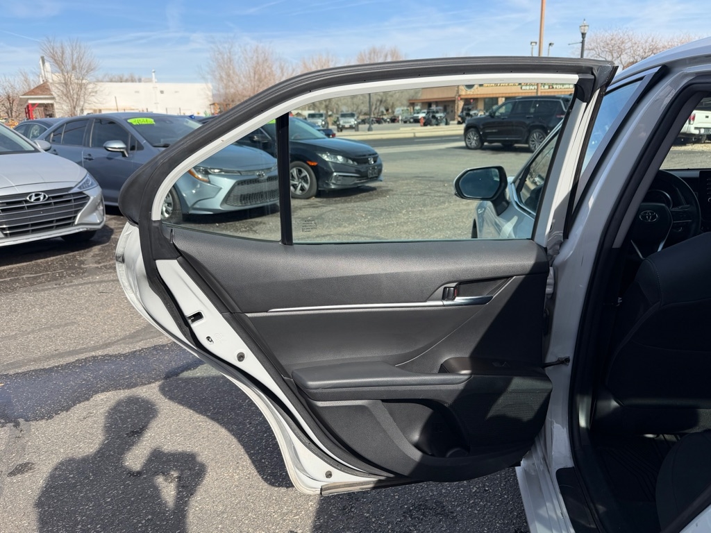 Toyota Camry Hybrid LE 2022