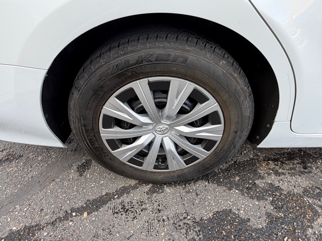 Toyota Camry Hybrid LE 2022