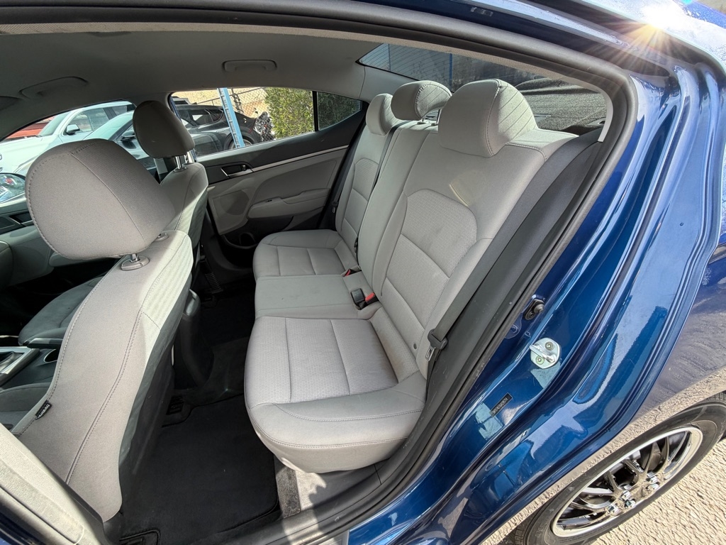 Hyundai Elantra SE 6AT 2018