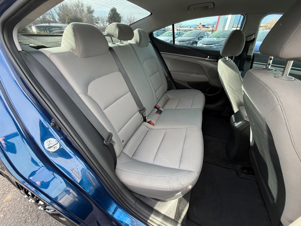 Hyundai Elantra SE 6AT 2018