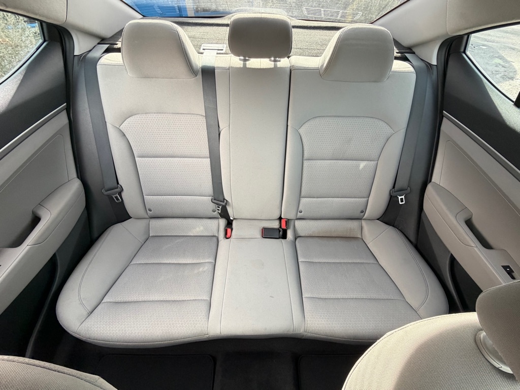 Hyundai Elantra SE 6AT 2018