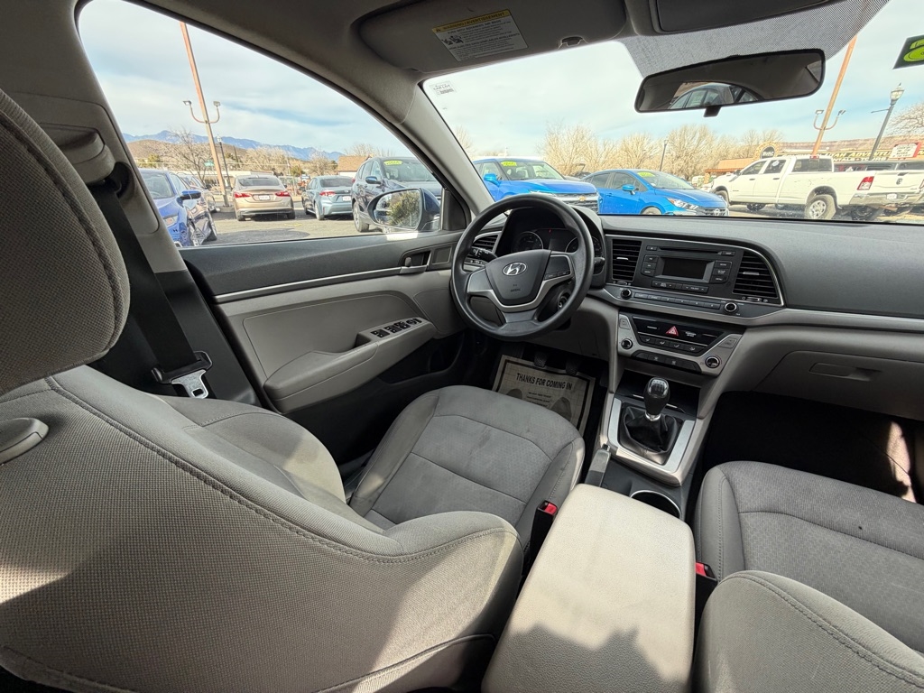 Hyundai Elantra SE 6AT 2018
