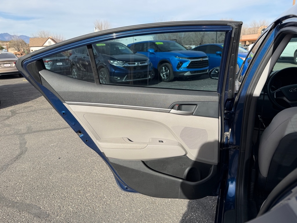 Hyundai Elantra SE 6AT 2018