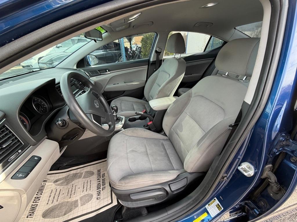 Hyundai Elantra SE 6AT 2018