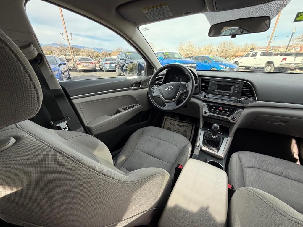 Hyundai Elantra SE 6AT 2018