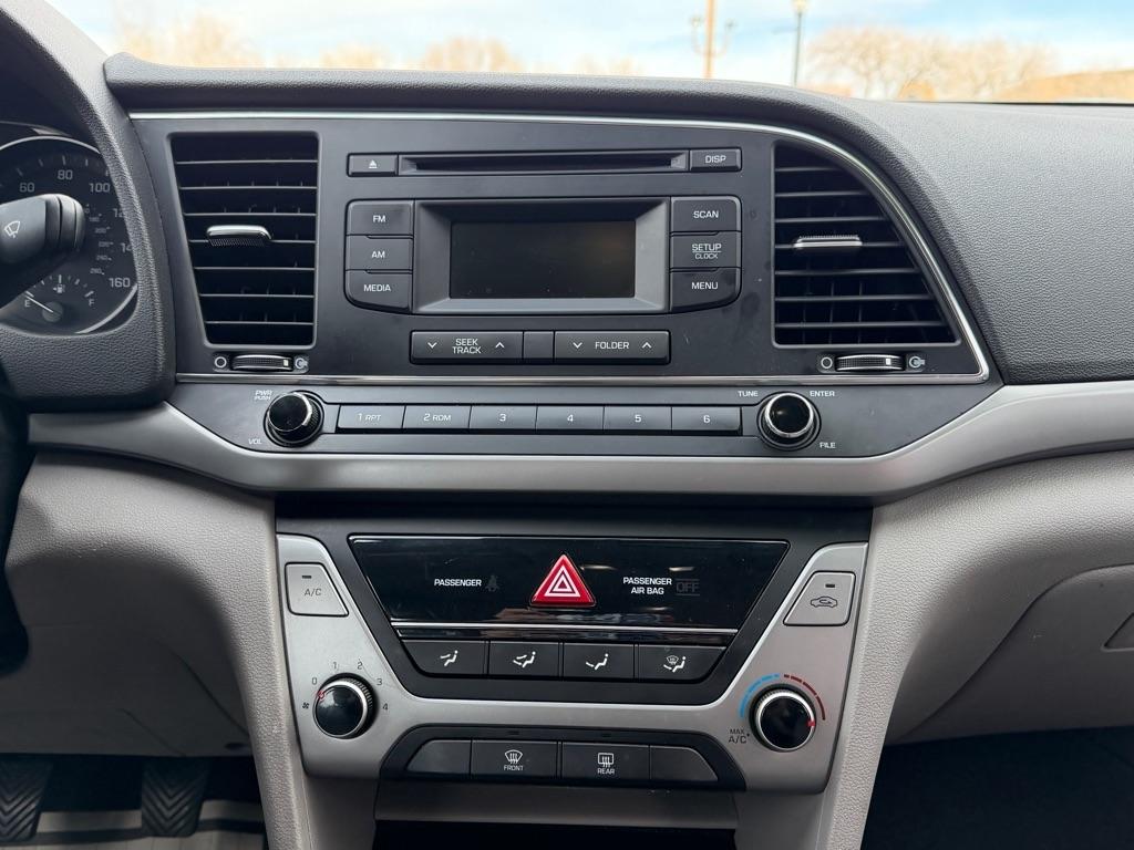 Hyundai Elantra SE 6AT 2018