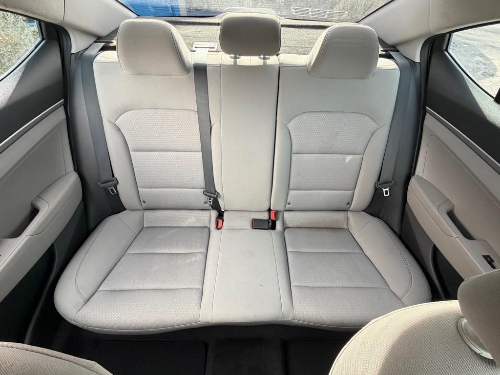 Hyundai Elantra SE 6AT 2018