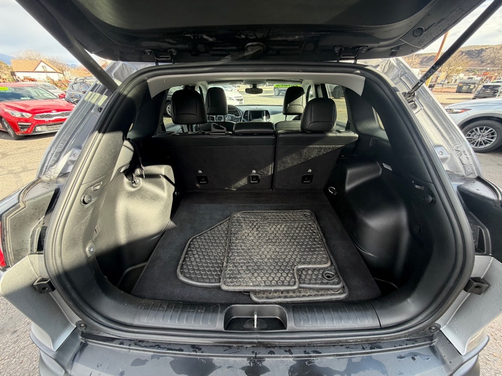 Jeep Cherokee Latitude Plus FWD 2020