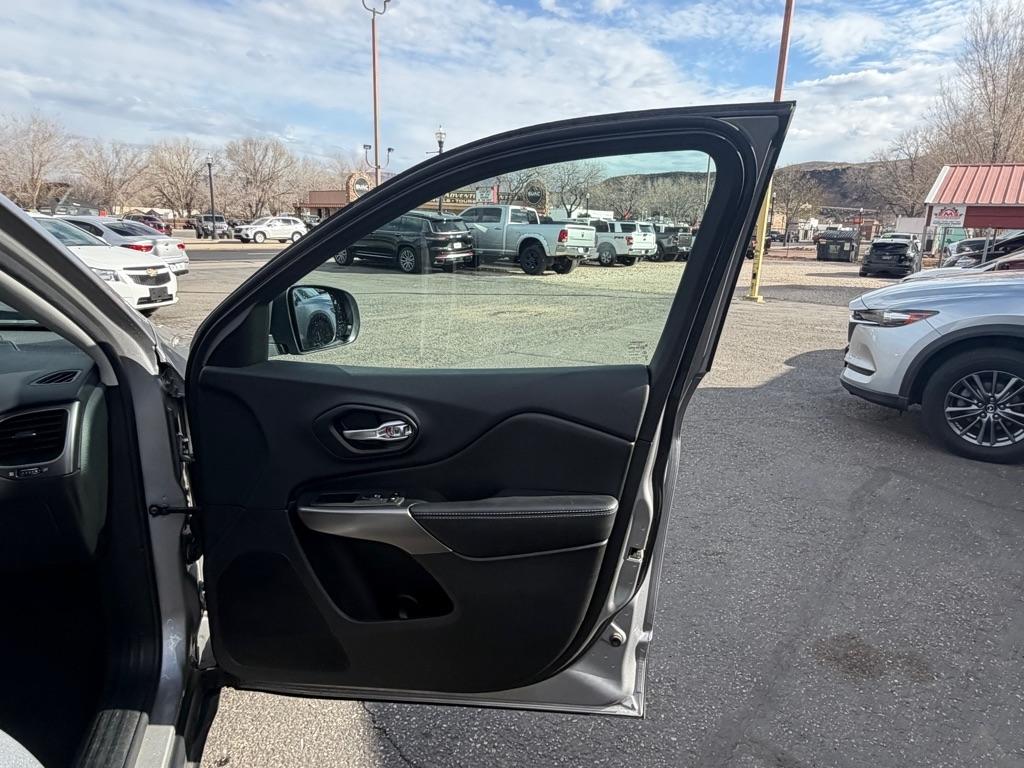 Jeep Cherokee Latitude Plus FWD 2020