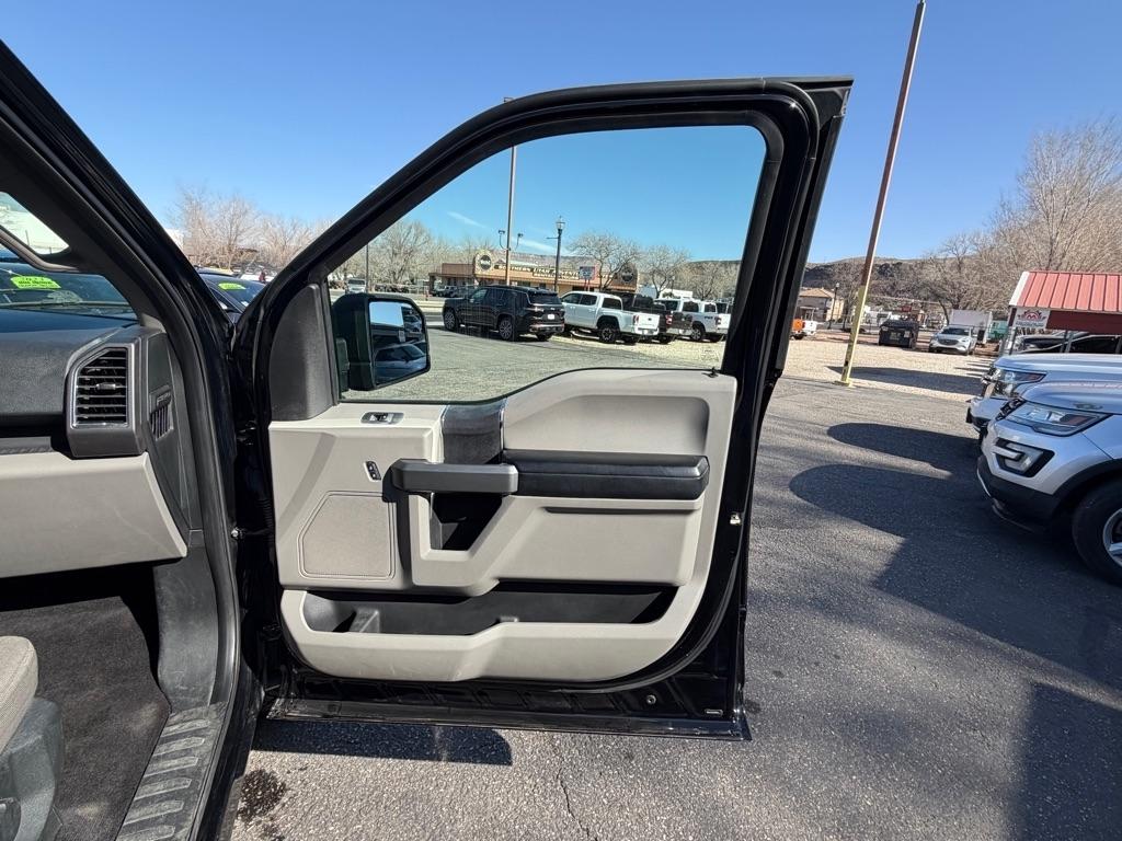 Ford F-150 XL SuperCrew 5.5-ft. Bed 4WD 2016