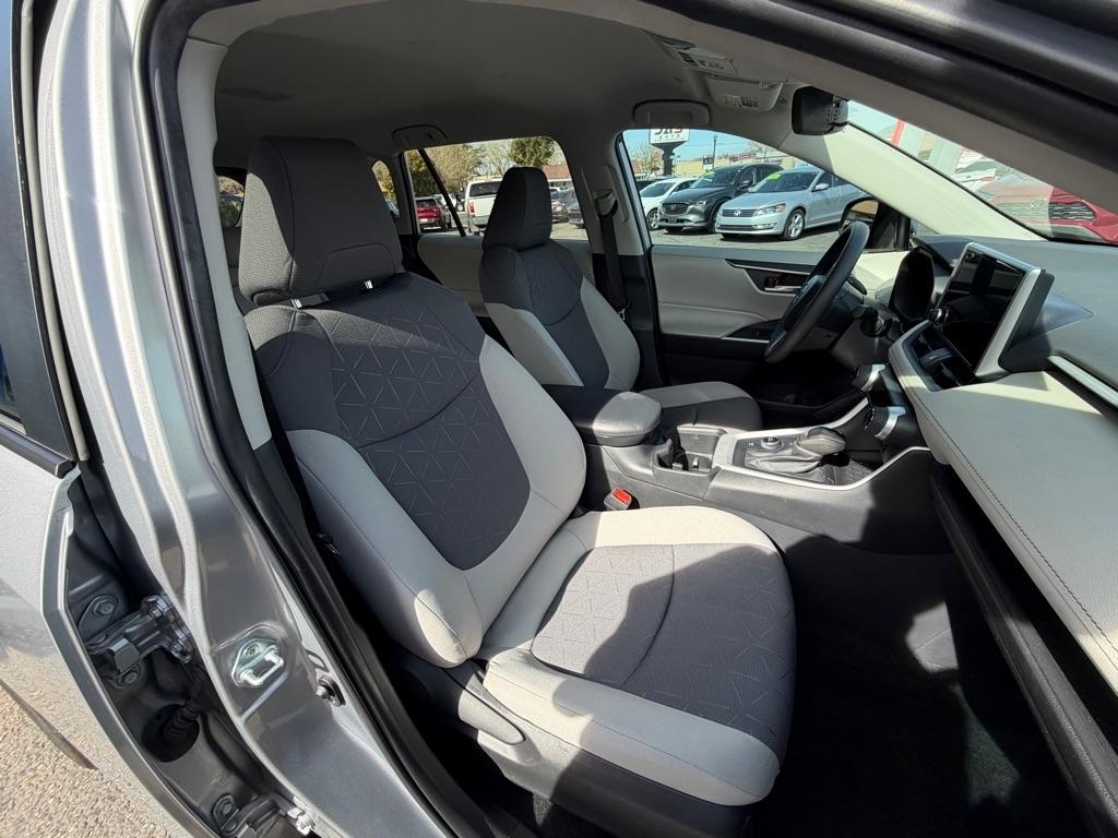 Toyota RAV4 Hybrid XLE 2024