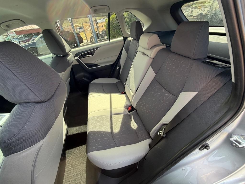 Toyota RAV4 Hybrid XLE 2024