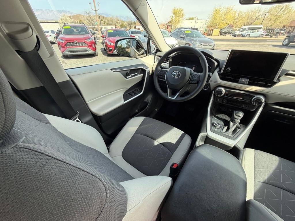 Toyota RAV4 Hybrid XLE 2024