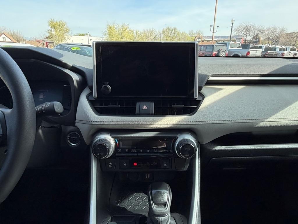 Toyota RAV4 Hybrid XLE 2024