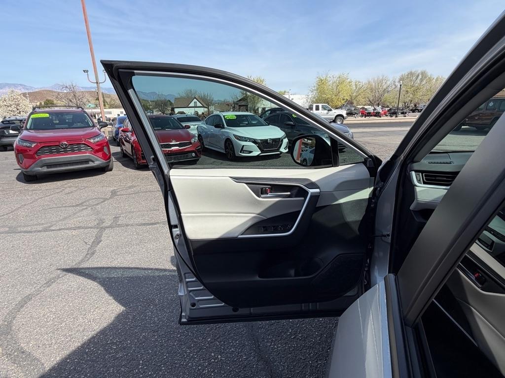 Toyota RAV4 Hybrid XLE 2024