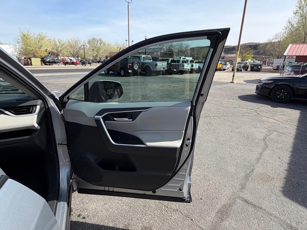 Toyota RAV4 Hybrid XLE 2024