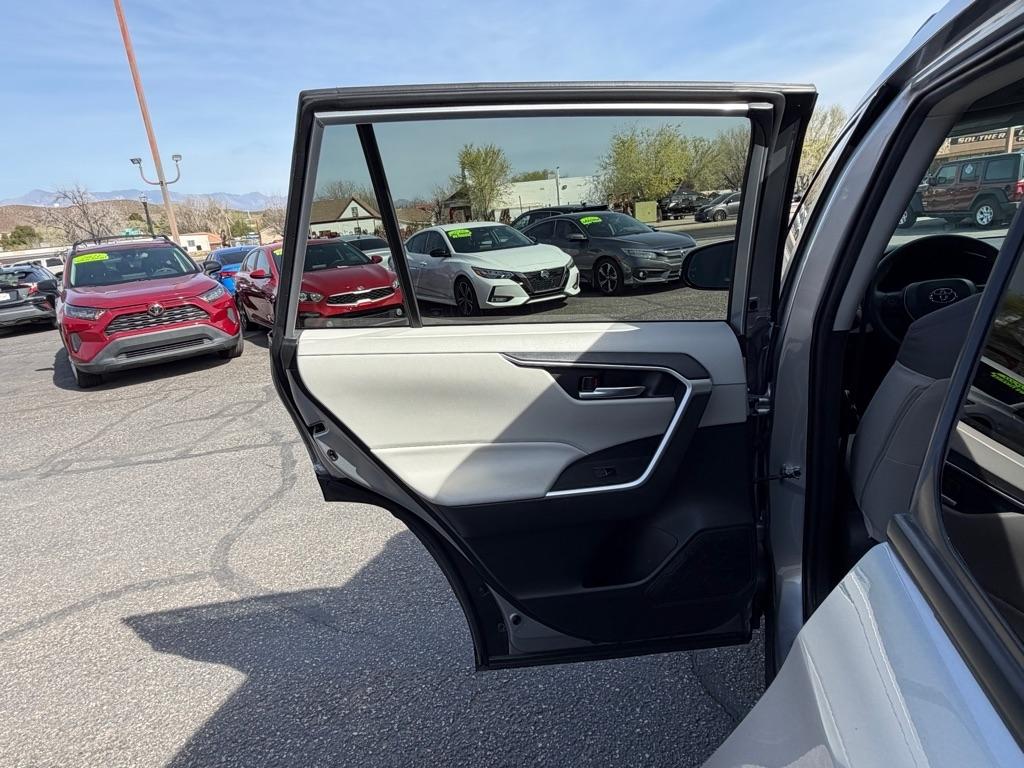 Toyota RAV4 Hybrid XLE 2024