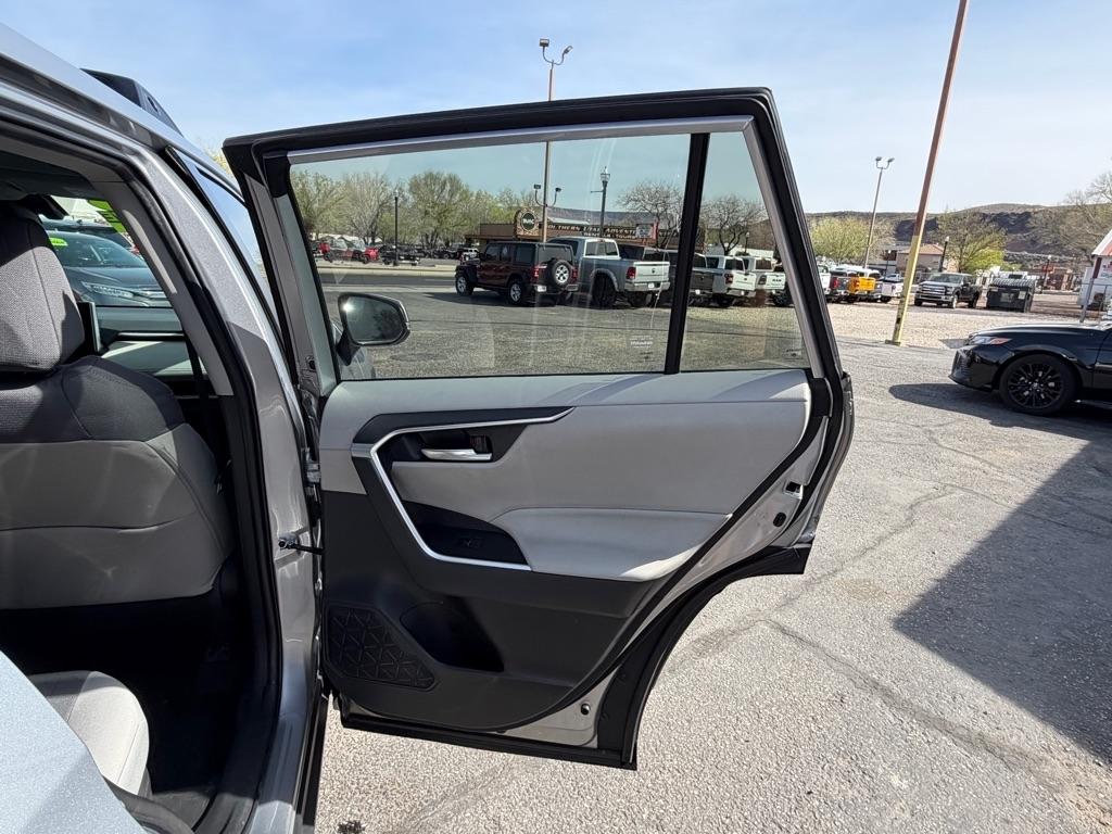 Toyota RAV4 Hybrid XLE 2024