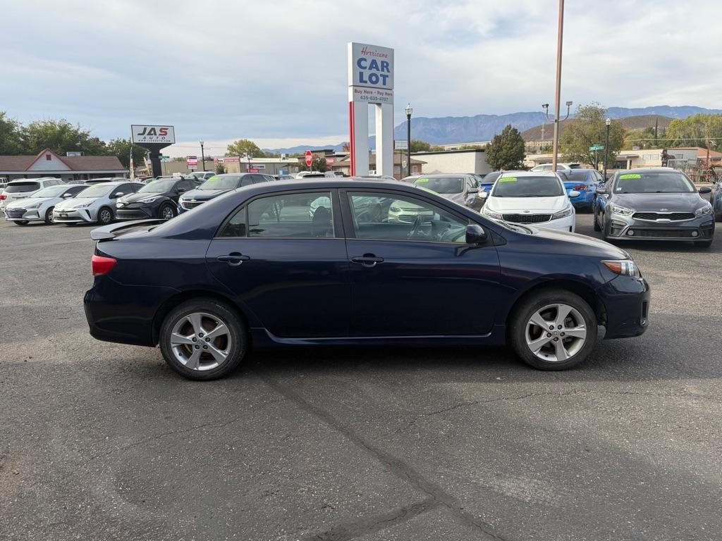 Toyota Corolla S 5-Speed MT 2013