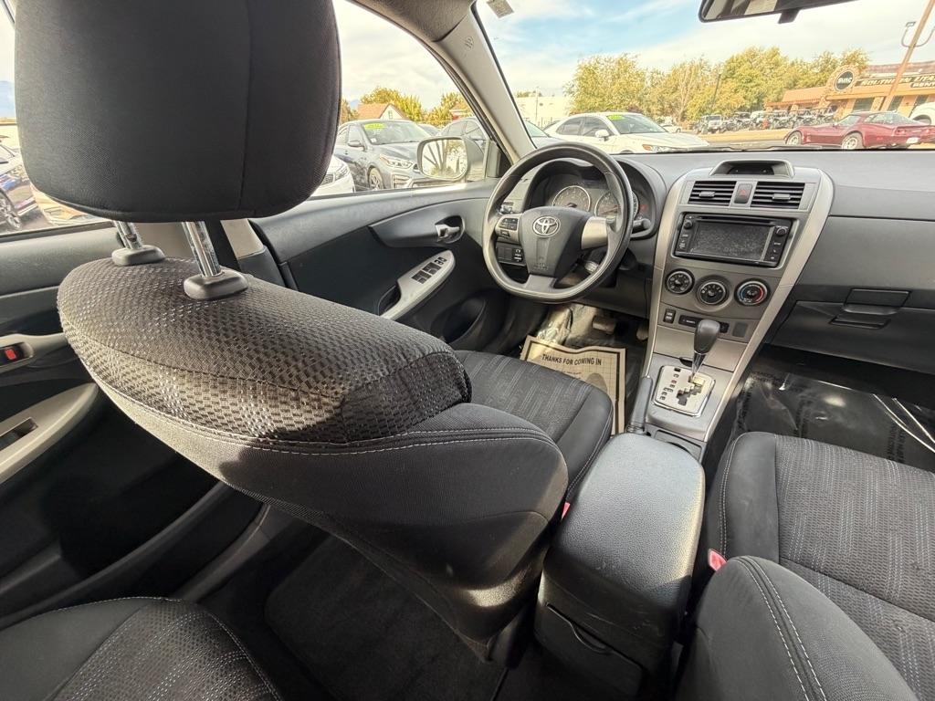 Toyota Corolla S 5-Speed MT 2013