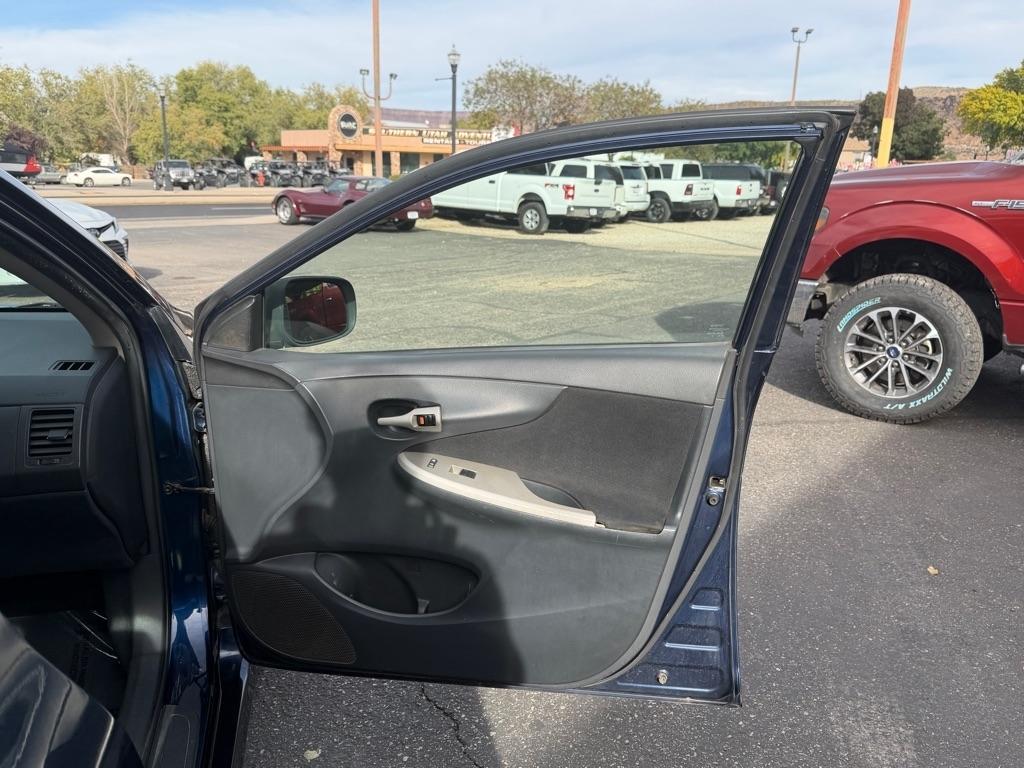 Toyota Corolla S 5-Speed MT 2013