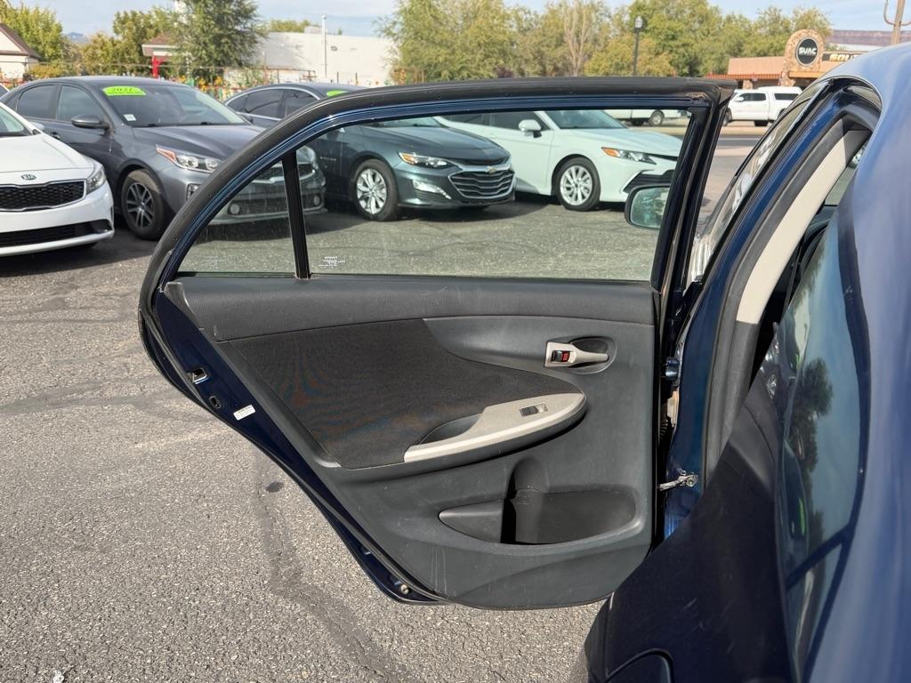 Toyota Corolla S 5-Speed MT 2013