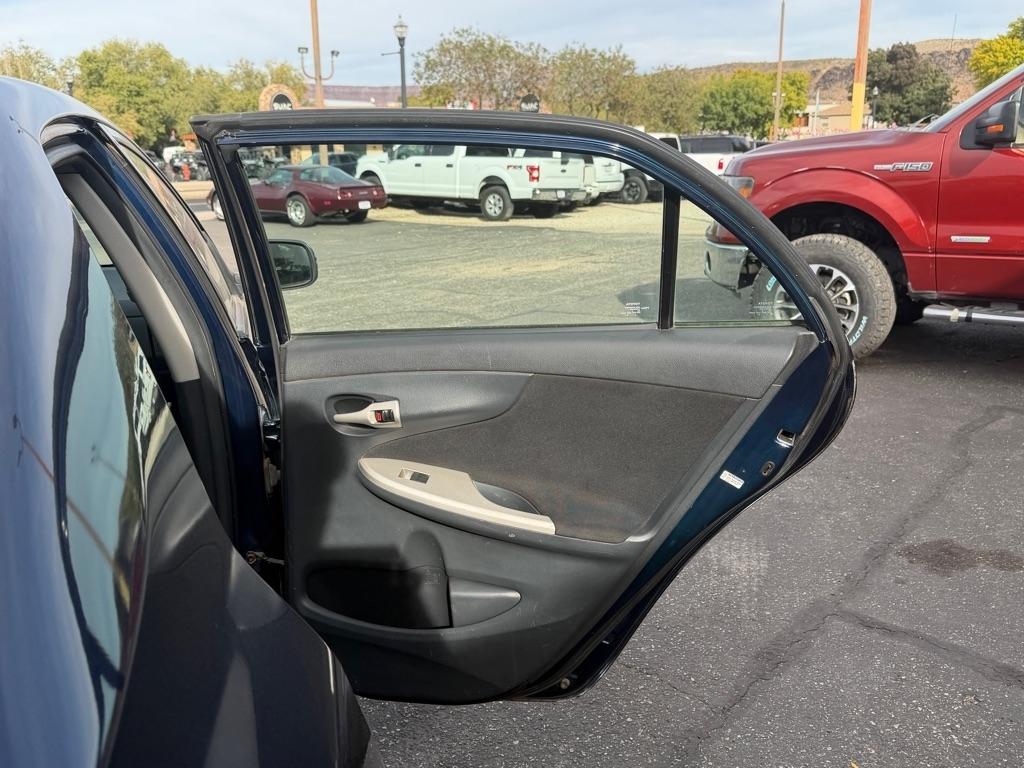 Toyota Corolla S 5-Speed MT 2013